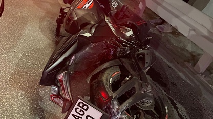 Kütahya'da düşen cep telefonunu almak için duran motokurye motosikletin çarpması sonucu hayatını kaybetti