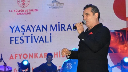 Şarkıcı Ferhat Göçer, Afyonkarahisar'da konser verdi