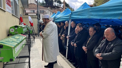 Uşak'taki kazada hayatını kaybeden 4 kişilik aile Kütahya'da defnedildi