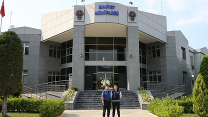 Polis baba, kendisini örnek alan oğluyla Denizli'nin huzuru için görev yapıyor