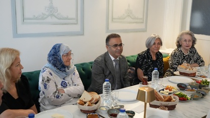 Öğretmen anneler, meslektaşları olan evlatlarıyla buluştu