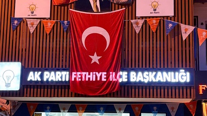 Muğla'da AK Parti il ve ilçe binalarına Türk Bayrağı asıldı