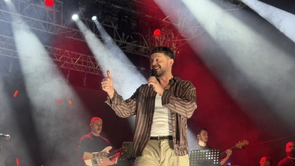 Şarkıcı Murat Boz 16. Emiralem Uluslararası Çilek Festivali'nde sahne aldı
