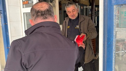 Muğla'da esnafa ve vatandaşa Türk Bayrağı dağıtıldı