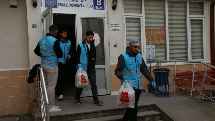 Kütahya'da üniversite öğrencileri "Komşum" projesiyle gönüllere dokunuyor