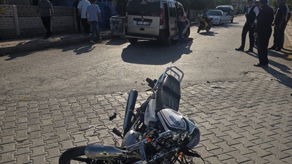 Afyonkarahisar'da hafif ticari araçla çarpışan motosikletin sürücüsü öldü