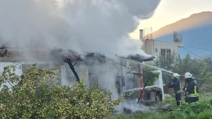 Muğla'da müstakil evde çıkan yangında 1 kişi dumandan etkilendi