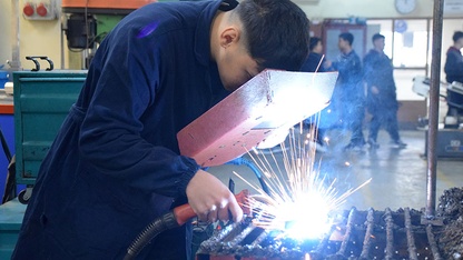 Turgutlu'da meslek lisesi öğrencileri atıl malzemeleri dekoratif eşyalara dönüştürüyor