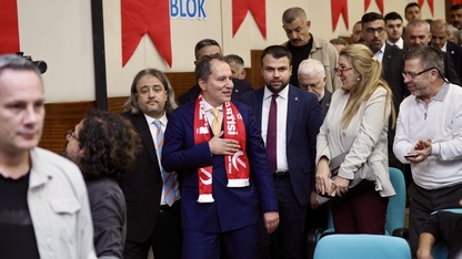 Yeniden Refah Partisi Genel Başkanı Erbakan, partisinin İzmir il kongresine katıldı
