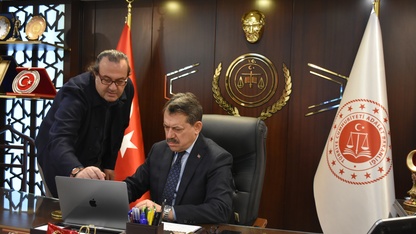 İzmir Cumhuriyet Başsavcısı Yeldan, AA'nın "Yılın Kareleri" oylamasına katıldı