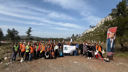 Marmaris'te otelciler yanan orman alanlarına fidan dikti