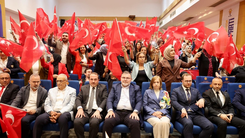 AK Parti İzmir İl Başkanlığında İl Danışma Meclisi Toplantısı ve bayramlaşma yapıldı