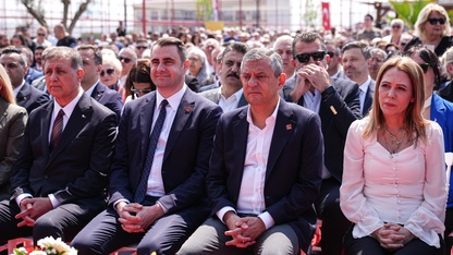CHP Genel Başkanı Özel, İzmir'de spor kompleksinin açılışına ve araç filosunun tanıtımına katıldı: