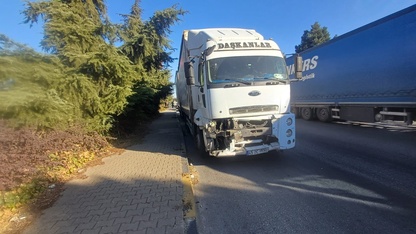 Salihli'de tırla çarpışan otomobilin sürücüsü yaralandı