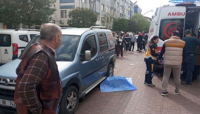 Manisa'da hafif ticari araçla çarpışan motosikletin 17 yaşındaki sürücüsü öldü