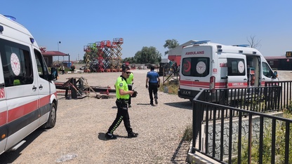 Kütahya'da devrilen vinçten düşen 2 kişi yaralandı