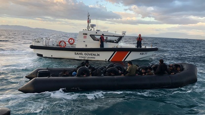 İzmir'de 34 düzensiz göçmen kurtarıldı, 40 göçmen yakalandı