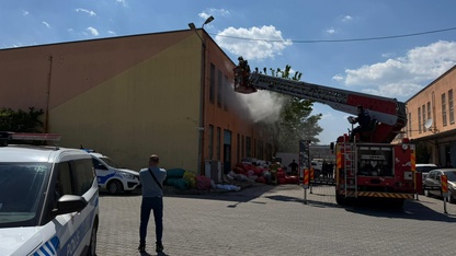 Manisa'da iş yerinde çıkan yangın söndürüldü