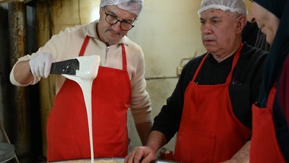 Demirci'nin susamlı helvası ramazanın vazgeçilmezleri arasında