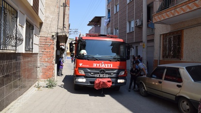 Turgutlu'da asansörde sıkışan işçi yaralandı