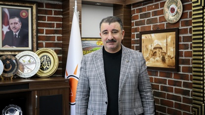 AK Parti'li Başdaş'tan, Büyükşehir Belediye Başkanı Tugay'a "otopark" tepkisi