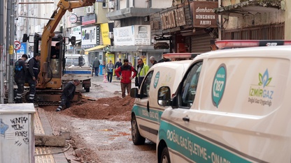 İzmir'de altyapı çalışmasında doğal gaz borusu delindi