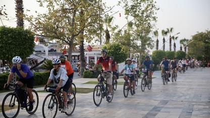 Fethiye'de bisiklet tutkunları "sessiz sürüş" etkinliği düzenledi