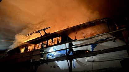 Fethiye'de tersanedeki teknede çıkan yangına müdahale ediliyor