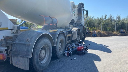 Manisa'da beton mikseri ile çarpışan motosikletin sürücüsü öldü