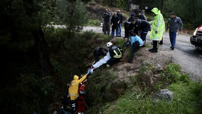 Fethiye'de dereye yuvarlanan otomobilin sürücüsü yaralandı