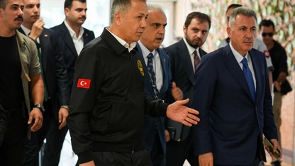 İçişleri Bakanı Yerlikaya, İzmir'deki saldırıda yaralananları hastanede ziyaret etti:
