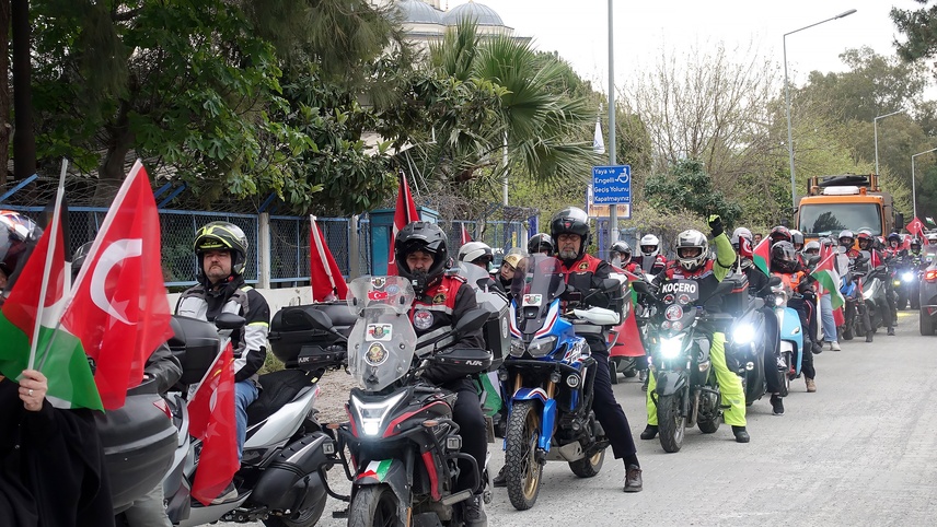 İzmir'de İsrail'in Filistin politikalarına tepki amacıyla araç konvoyu düzenlendi