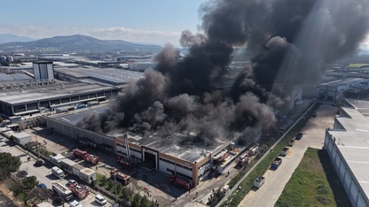 Manisa'da şekerleme fabrikasında yangın çıktı