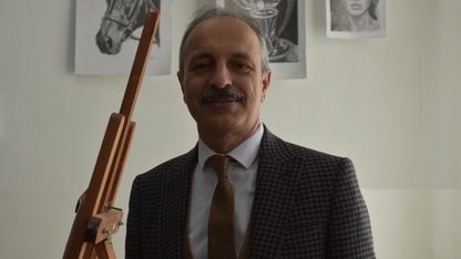 Afyonkarahisar Halk Eğitim Merkezinin kursiyerleri, "40 yıl hatırı" olan kahveyi tuvalle buluşturdu