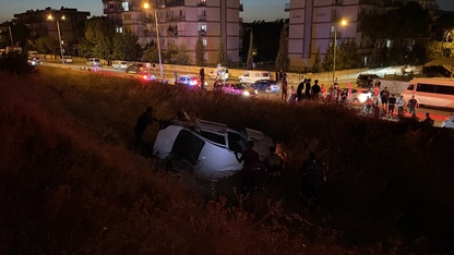 Aydın'da uçuruma yuvarlanan otomobildeki 2 kişi yaralandı