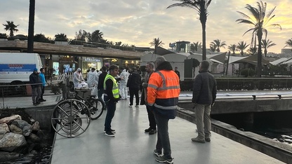 Bodrum'da 7 motoryatın yanarak battığı limanda temizlik çalışması başlatıldı