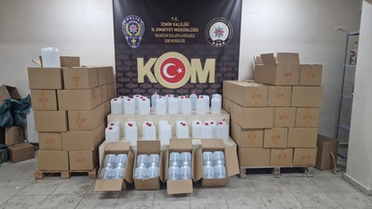 İzmir'de sahte ve kaçak içki operasyonlarında 11 şüpheli tutuklandı 