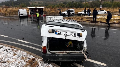 Kütahya'da para nakil aracıyla otomobilin çarpıştığı kazada 1 kişi öldü, 3 kişi yaralandı