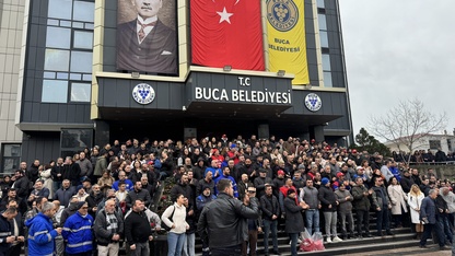 İzmir'de alacakları ödenmeyen Buca Belediyesi işçileri iş bırakma eylemi başlattı