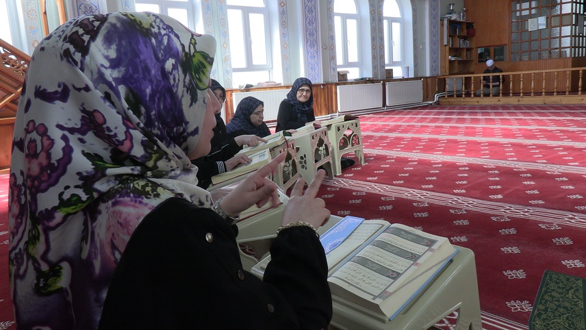 Kütahya'da işitme engelliler işaret diliyle Kur'an-ı Kerim'i hatmetti