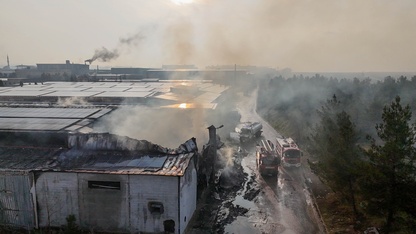 Uşak'ta tekstil fabrikasında çıkan yangın söndürüldü