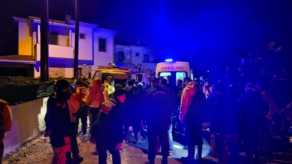 Datça’da sele kapılan aracın sürücüsü ağaç dalına tutunarak hayatta kaldı