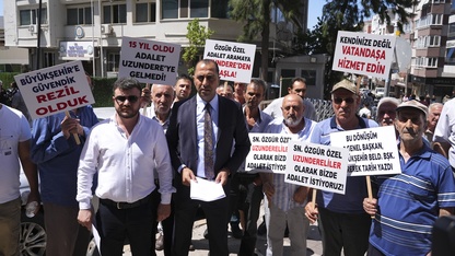İzmir'de 2011'den bu yana konut bekleyen kentsel dönüşüm mağdurlarından açıklama