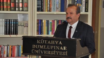 Kütahya'da emekli kütüphaneci üniversiteye 4 bin kitap bağışladı