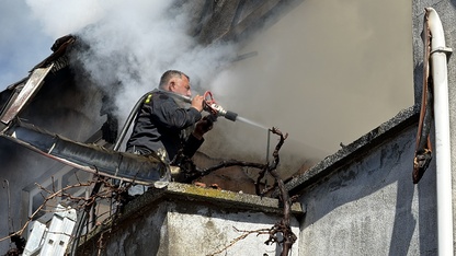 Kütahya'da yangın çıkan 2 katlı ev kullanılamaz hale geldi