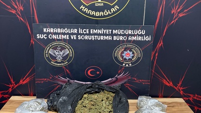 İzmir'de motosikletle uyuşturucu satanlara yönelik operasyonda 3 şüpheli yakalandı