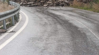 Yağış nedeniyle çökme yaşanan Ödemiş-Turgutlu yolu trafiğe kapandı