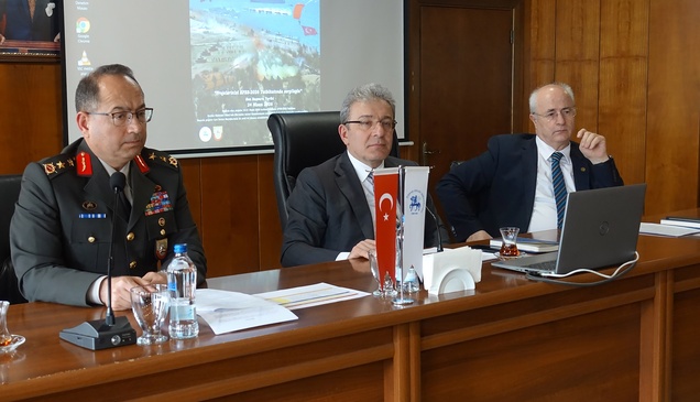 Dokuz Eylül Üniversitesi'nde EFES-2026 Savunma Bilim ve Teknolojileri Proje Yarışması tanıtıldı