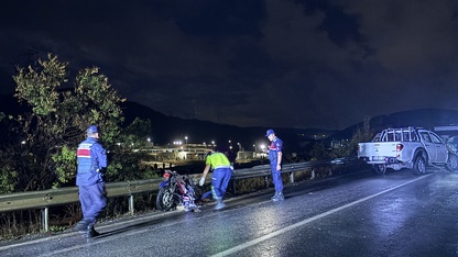 İzmir'de pikap ile elektrikli bisikletin çarpıştığı kazada 1 kişi öldü, 1 kişi ağır yaralandı