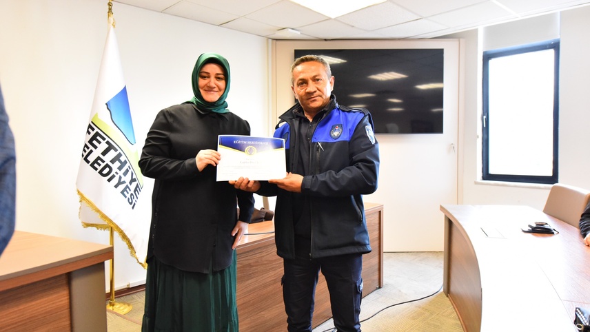 Fethiye'de "İşaret Dili" kursunu tamamlayanlara sertifikaları verildi